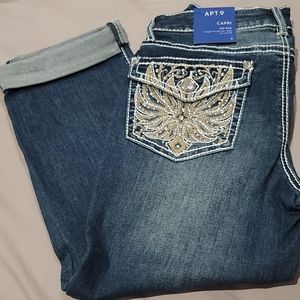 Nwt apt 9 size 6 rhinestone capris